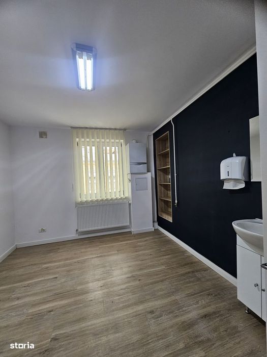 Inchiriez spatiu pentru birou , avocat, salon, diverse aplicatii