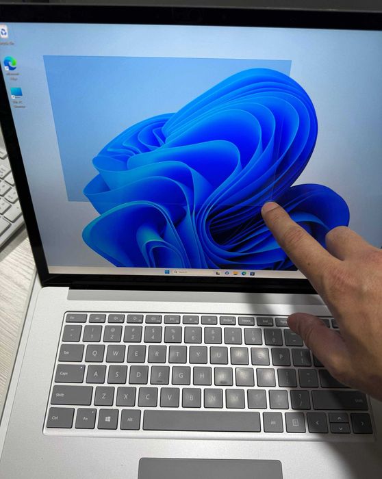 Microsoft Surface Laptop 4 15" Ips Sensorniy 2.5K /Ryzen 7 /8GB/256GB