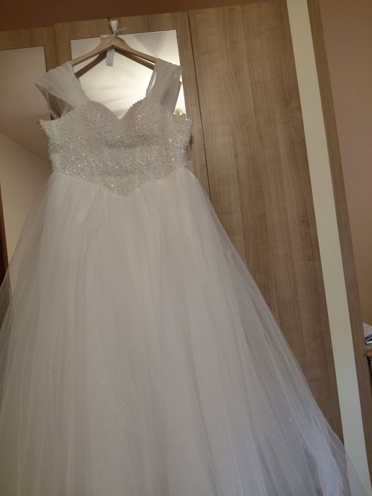 Rochie de mireasa și tocuri de mireasa mărimea 39