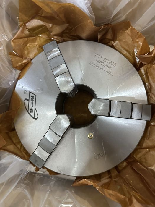 Продам токарный патрон на 250