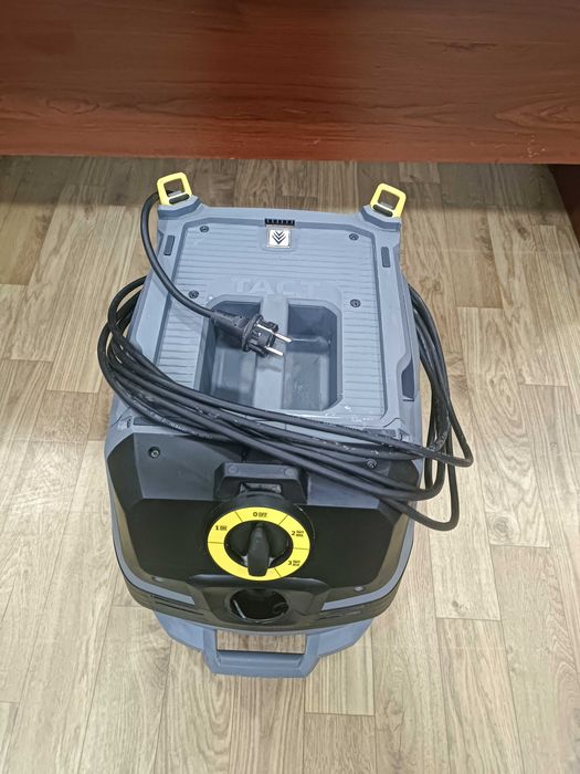 Karcher профессиональный пылесос влажной и сухой уборки NT 30/1 TACT