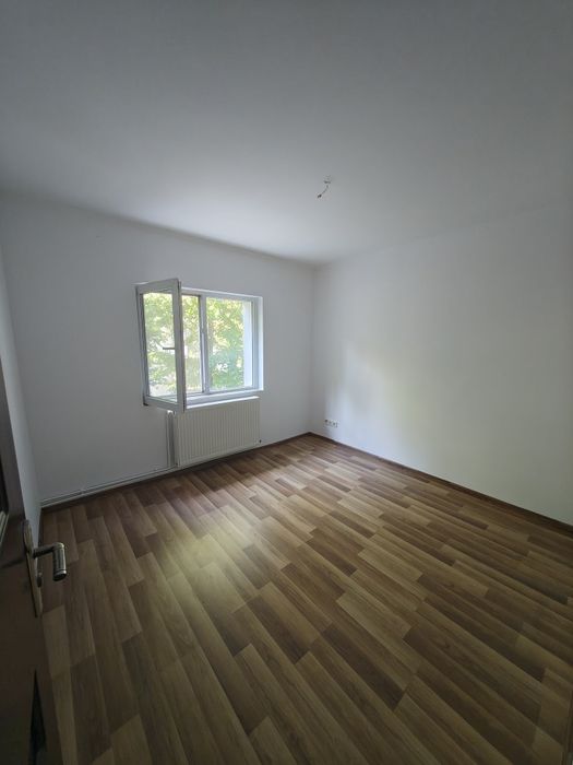 Vand apartament 4 camera, M16