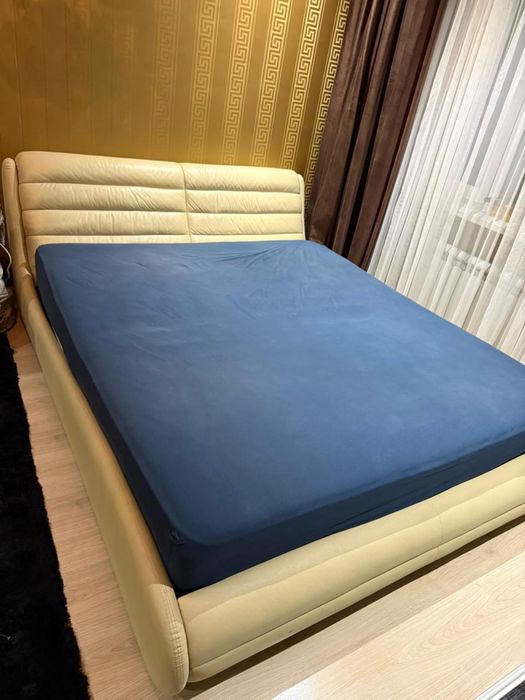 Двуспальная кровать