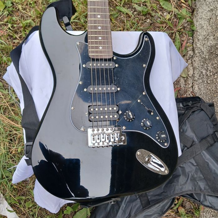 Продаётся электрогитара в отличном состоянии.