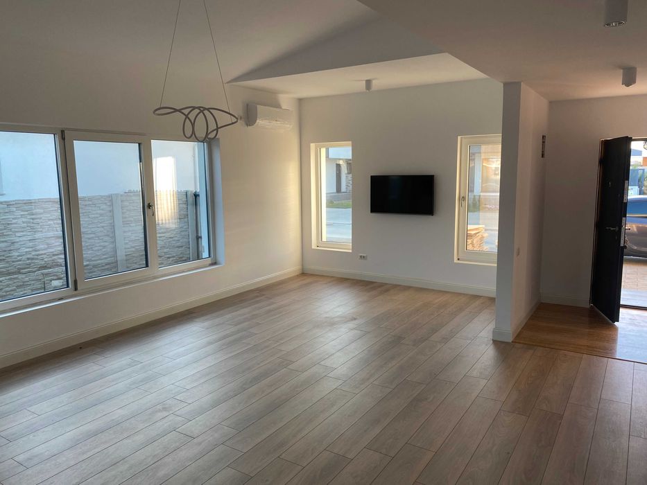 Vila Napoletana Tunari 185k € TVA INCLUS