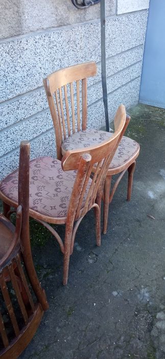 Ретро дървени столове в добро състояние