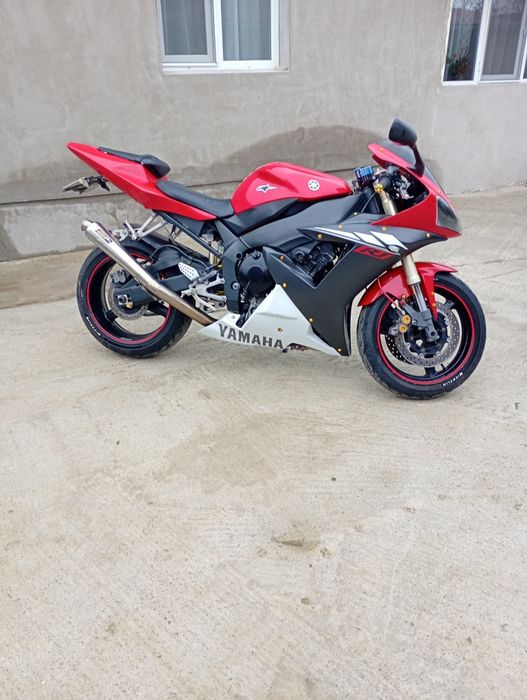 Yamaha r1  injecție ..