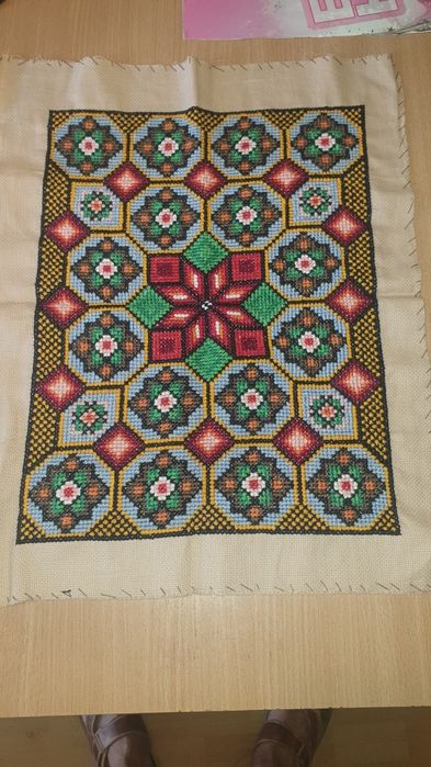 Бродирани карета , калъфки, покривка