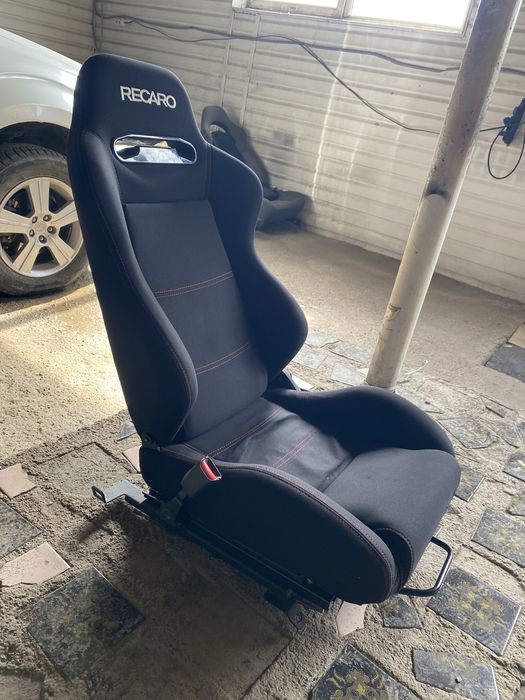 Спортивное сиденье Recaro