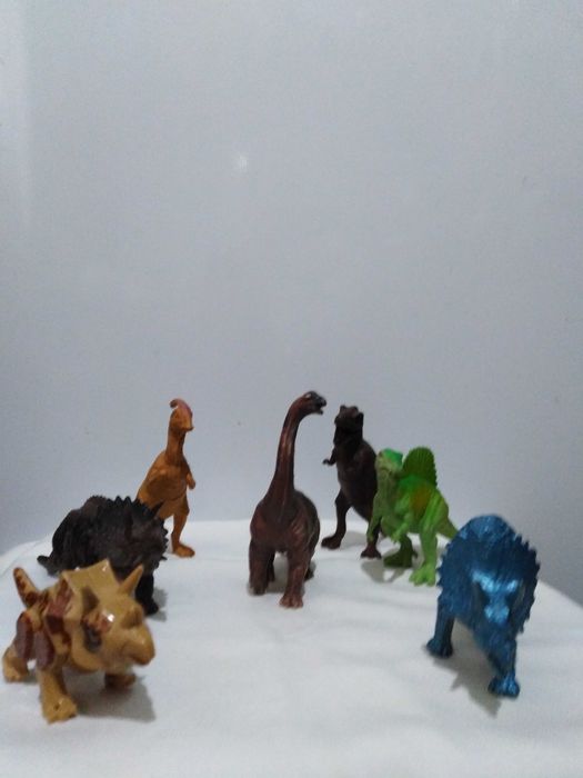 ОТДАМ ДАРОМ динозавра. Игрушке ного, фигурку, из пластика. Средняя, бу