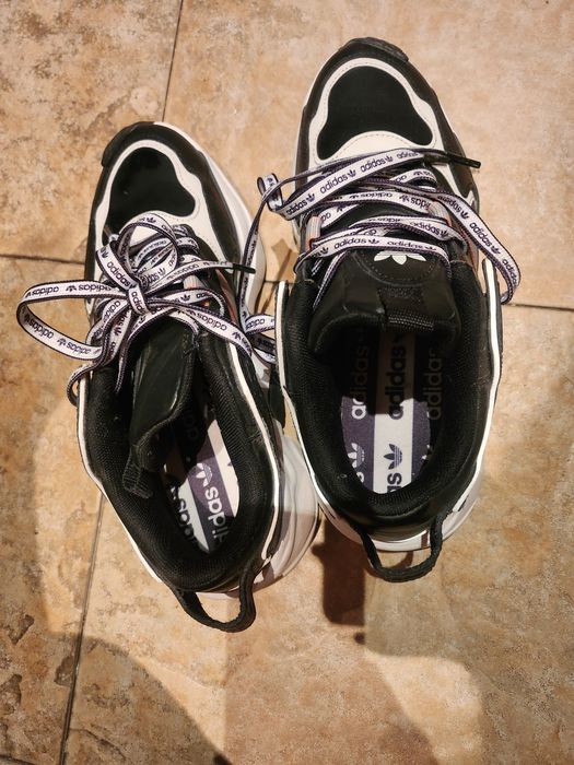 Оригинални дамски маратонки adidas - намалени