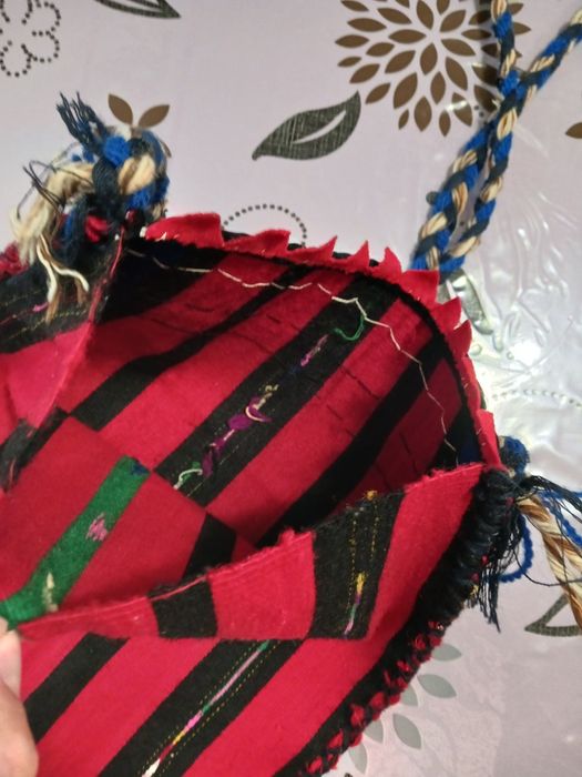 Трдиционна българска чанта.Везана със шевици. Нова.