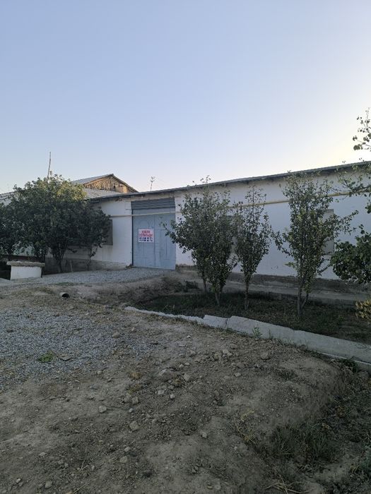 Karmana tumani Gulshan qoʻrgʻonida Hovli sotiladi