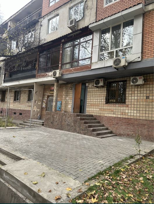 Сдается офис в центре В Айбеке! 91 квадратных ! Новый ремонт !!