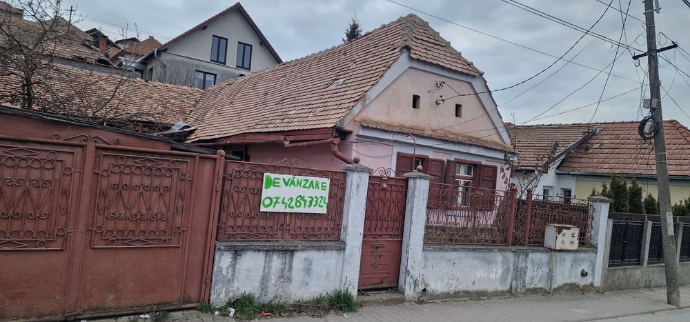 Vând casa in medias