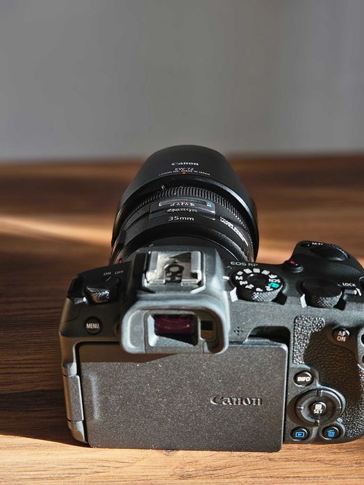 Canon RP + EF 35MM F 2