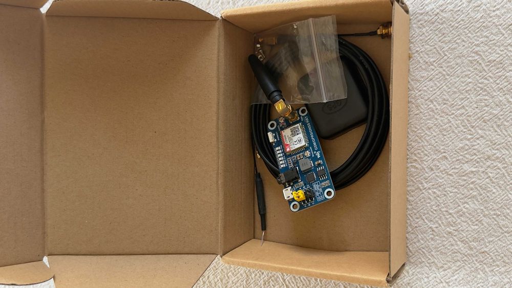 Waveshare SIM868 GSM/GPRS/GNSS + Bluetooth HAT за Raspberry Pi