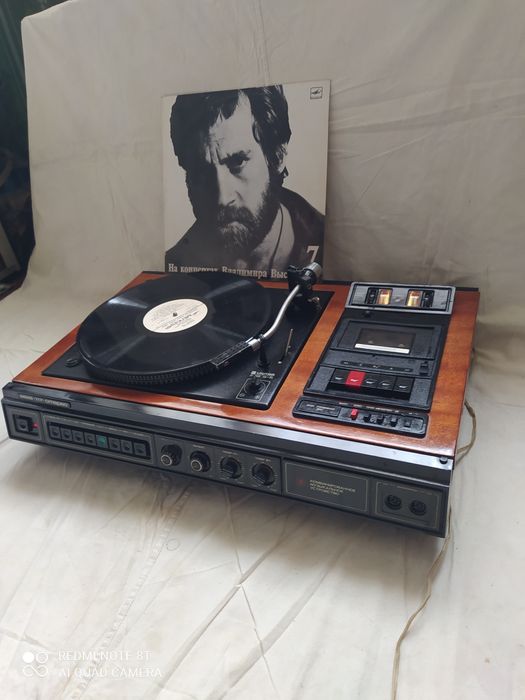 Продам виниловый проигрыватель времён СССР