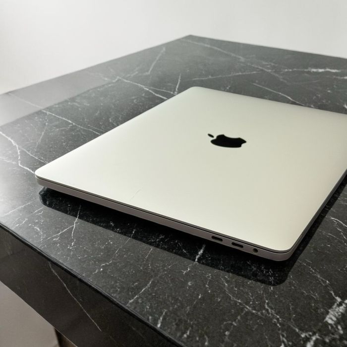 13.3’ Macbook Pro 13 2019/Core i7/16GB Ram/512GB SSD