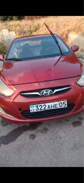 Hyundai Accent красный