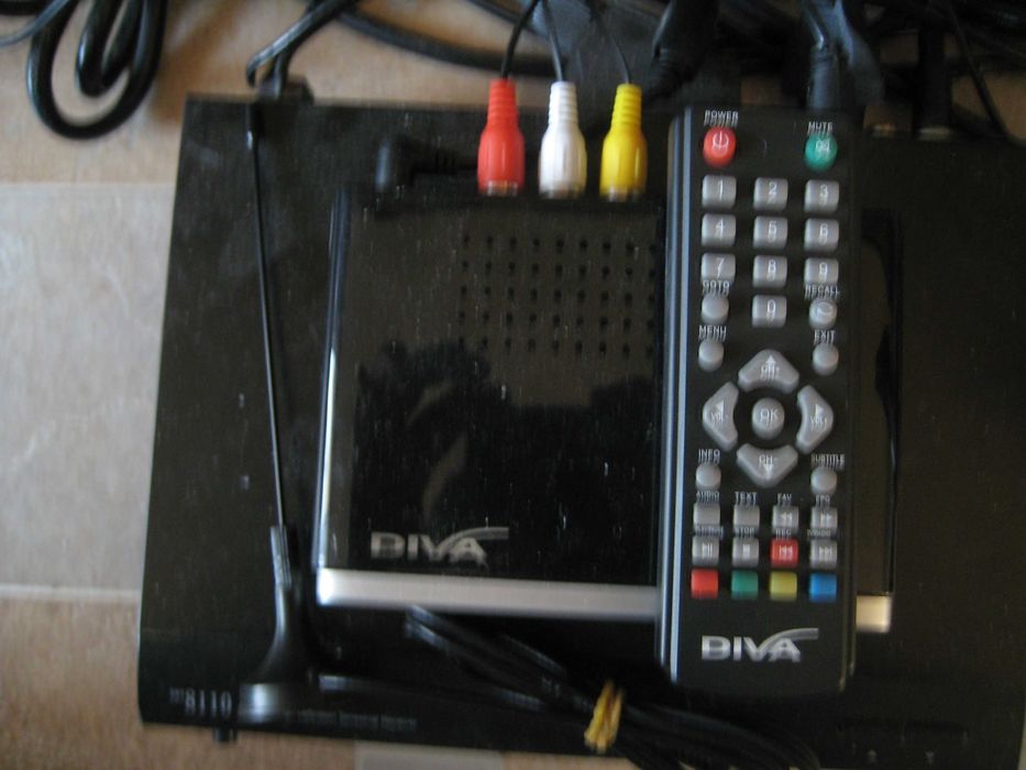 Продавам DAEWOO 17LCD TV DLP 17D3 + Декодер DIVA пълен комплект