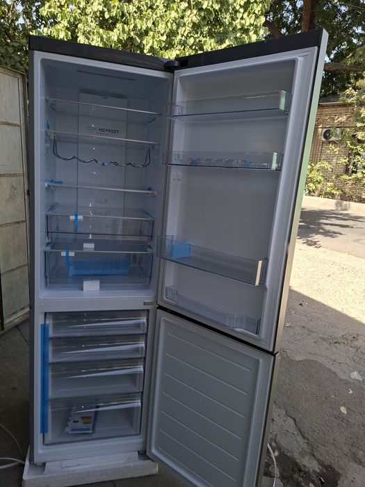 Срочно продаётся холодильник Haier абсолютно новый 3 года гарантия ест