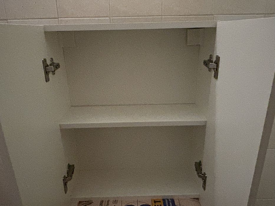 Шкаф для ванны над умывальником