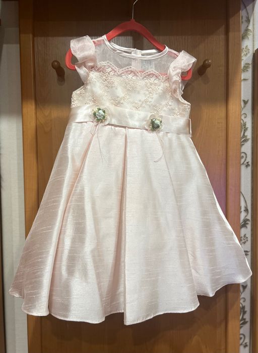Платья детские продам