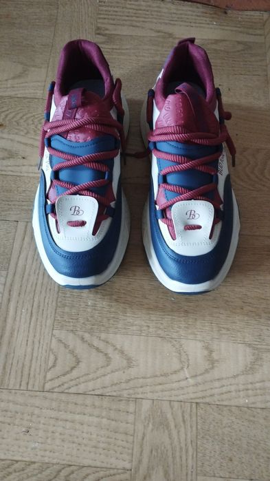 Продам кроссовки