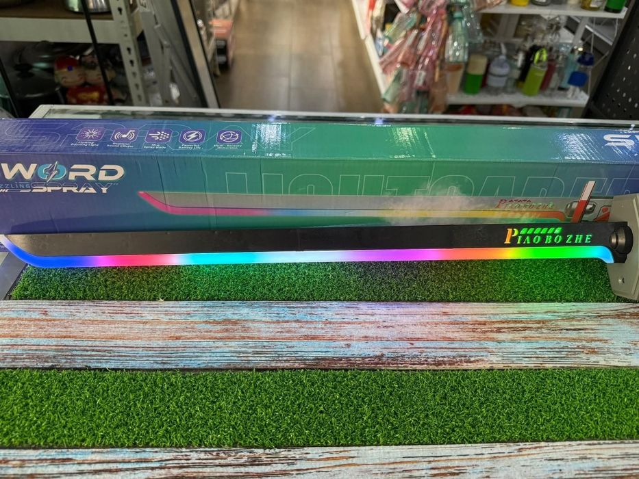 Светящийся меч с искрами