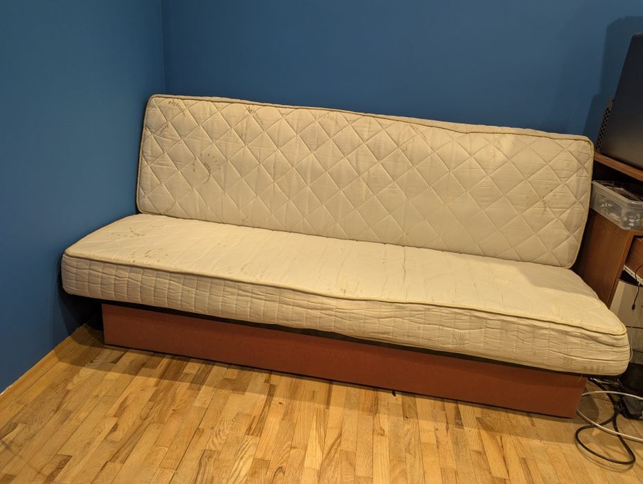 Подарявам разтегателен диван