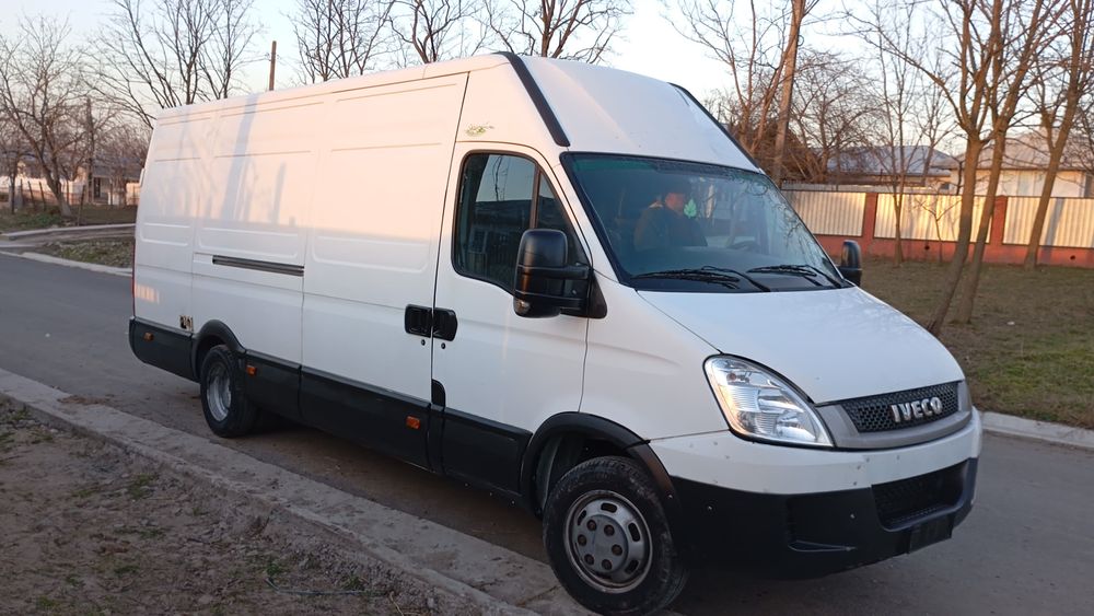 Iveco Daily 35C18 Dubă anul 2010 Italia