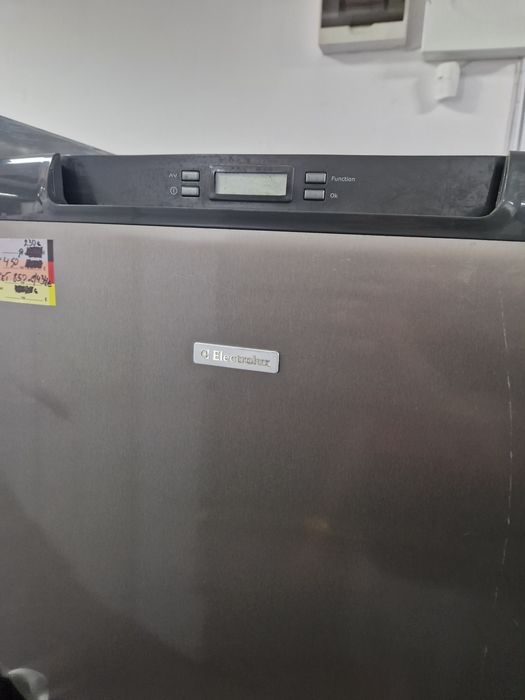 Фризер Electrolux A++ No Frost 280 литра