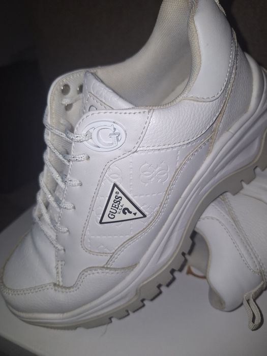 Sneakers Guess- mărimea 36 BLACK FRIDAY