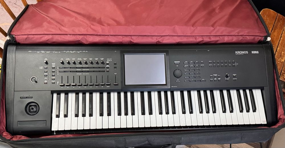 Продавам Korg Kronos 3