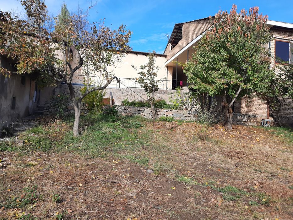 Yusufxonada 10.5 sotk uy sotiladi