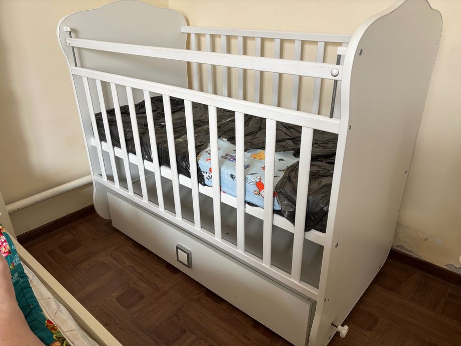 Манеж с матрасом и механизмом