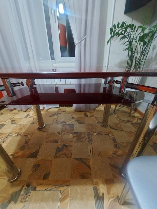 Продаю обеденный стол со стульями