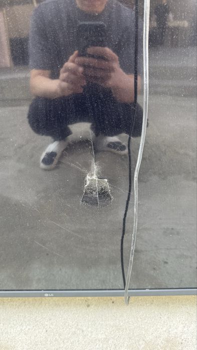 Телевизор на запчасти LG65