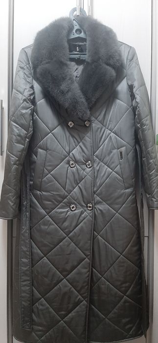 Продам куртку с норковым воротником почти новая