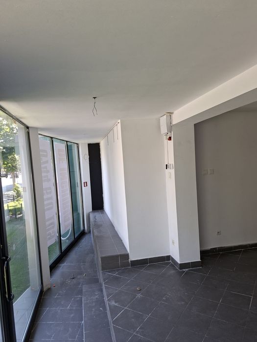 I nchiriez spatiu comercial
