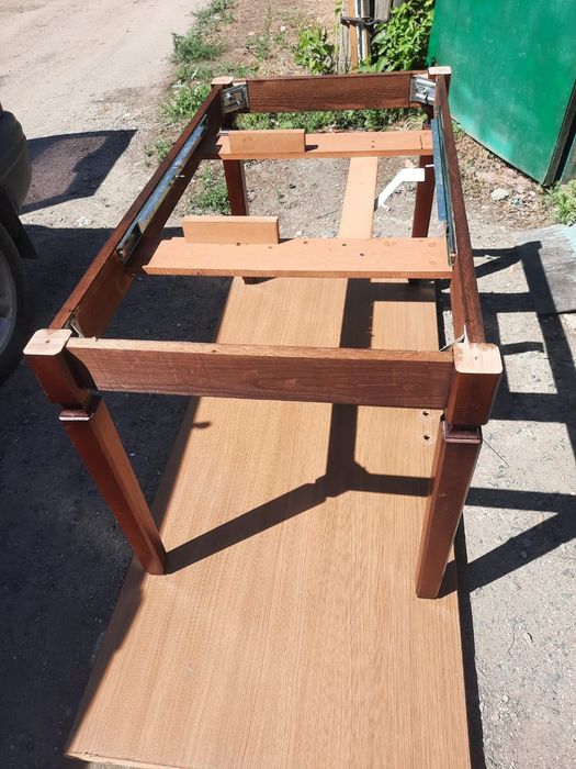 Плотник  ремонт мебели  стулья стол   замки, ламинат