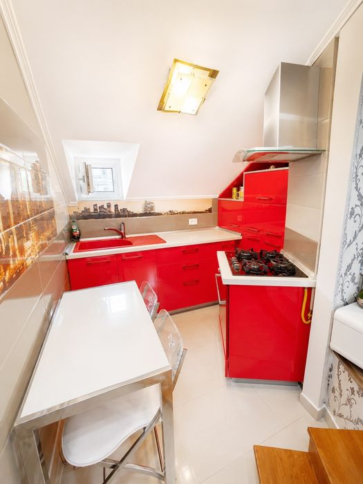 Proprietar , vand ap. 3 camere In vila  ,Unirii , ultracentral ,etaJ 3 /3   ,  boxa la demisol  , balcon si terasa cu gratar Barbeque