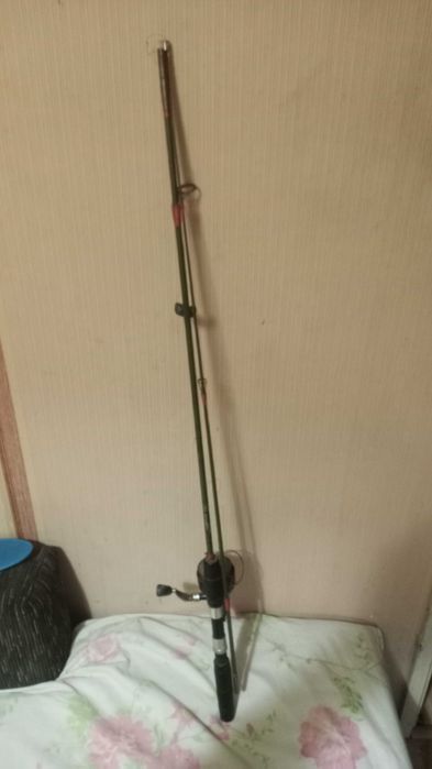 Продавам ретро въдица с макара