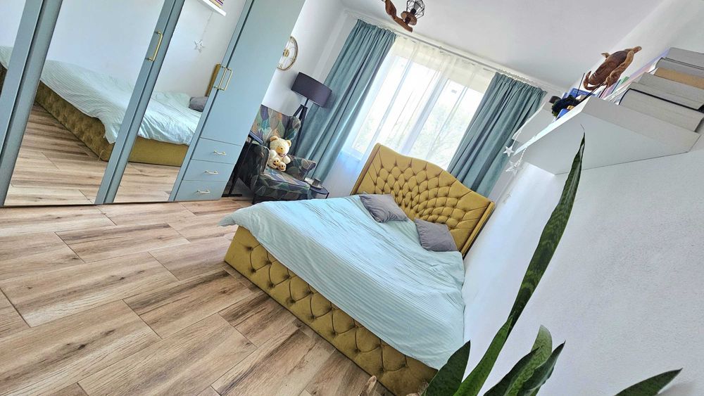 Vand apartament cu 3 camere + loc de parcare