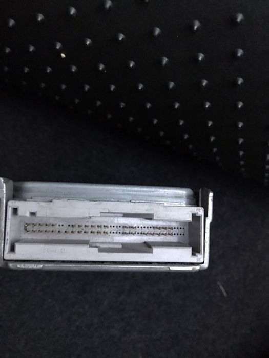 Продавам електронен блок за airbag за Рено Клио 2