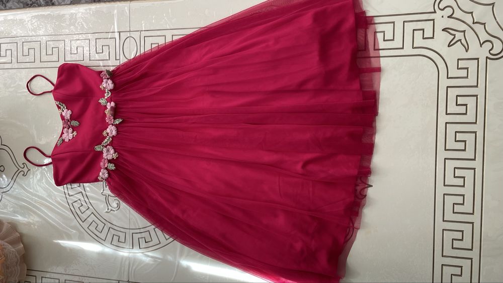 Платья женские вечерние