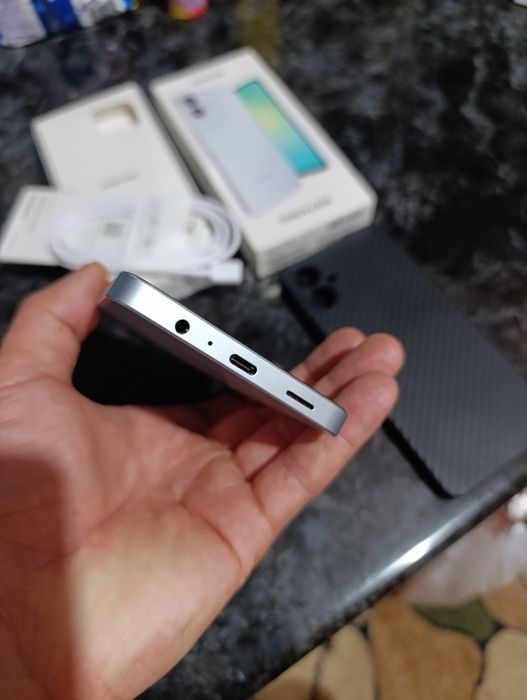 Самсунг а06   4/64гб