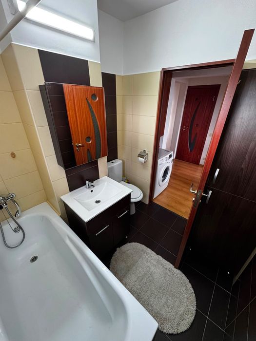 Apartament renovat de închiriat cu 4 camere
