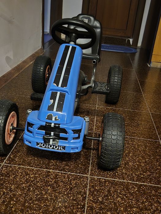 Детска кола с педали